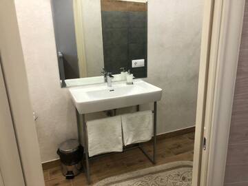 Фото номера Двухместный номер-студио Делюкс с 1 кроватью Гостевой дом Toft Guest House г. Боровляны 5